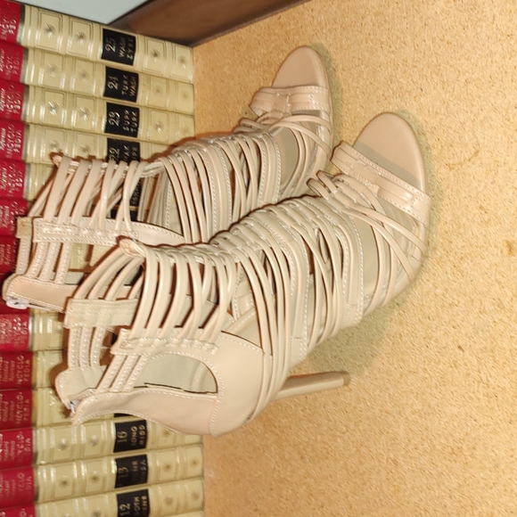 Tan high heels! - Picture 2 of 4